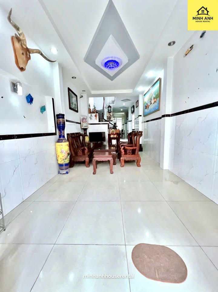 Nhà cho thuê 4PN Lạc Long Quân, Tân Bình, 87m² - Thang máy và ban công từng phòng