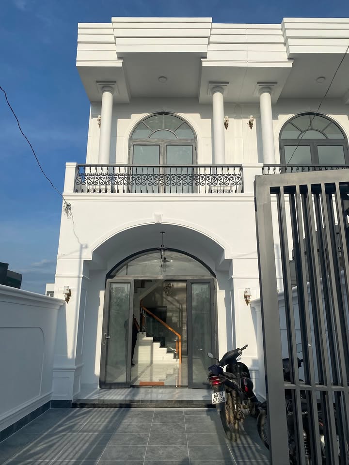 Nhà phố Thạnh Phú 100m² giá 1.78 tỷ - Sổ hồng riêng, thuận tiện di chuyển!