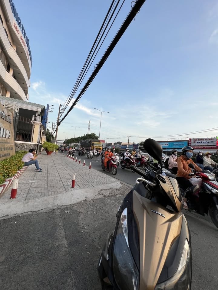 Nhà mặt tiền Quốc Lộ 22, Quận 12, 160m² giá 12 tỷ - Đầu tư sinh lời ngay!