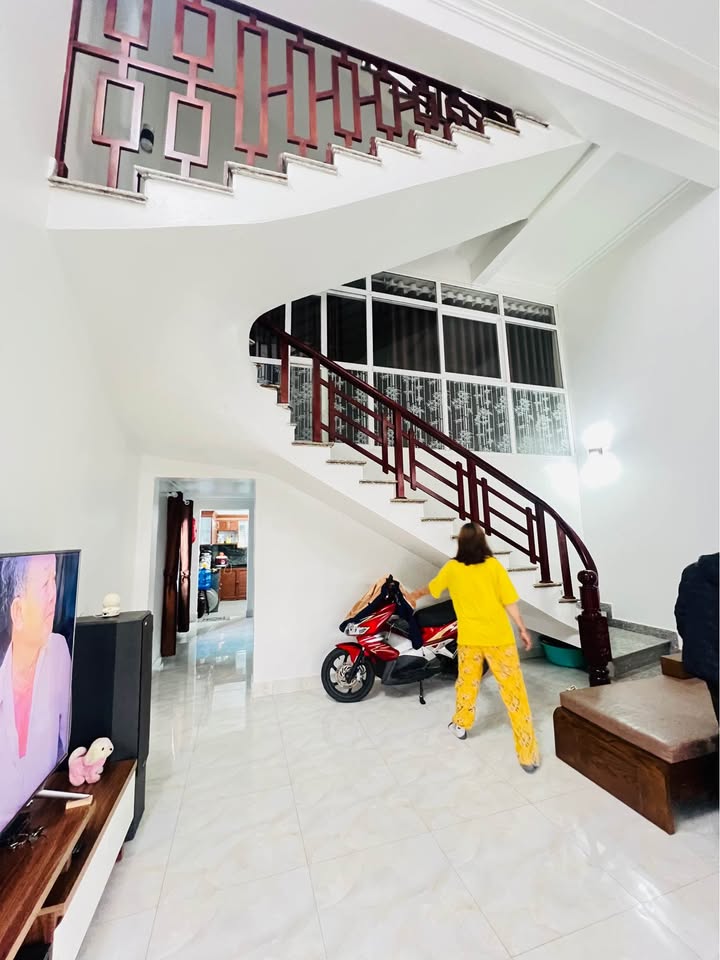 Nhà phố Cao Xanh Hạ Long 93m² giá 4 tỷ - Ô tô tận cửa, kinh doanh thuận lợi!