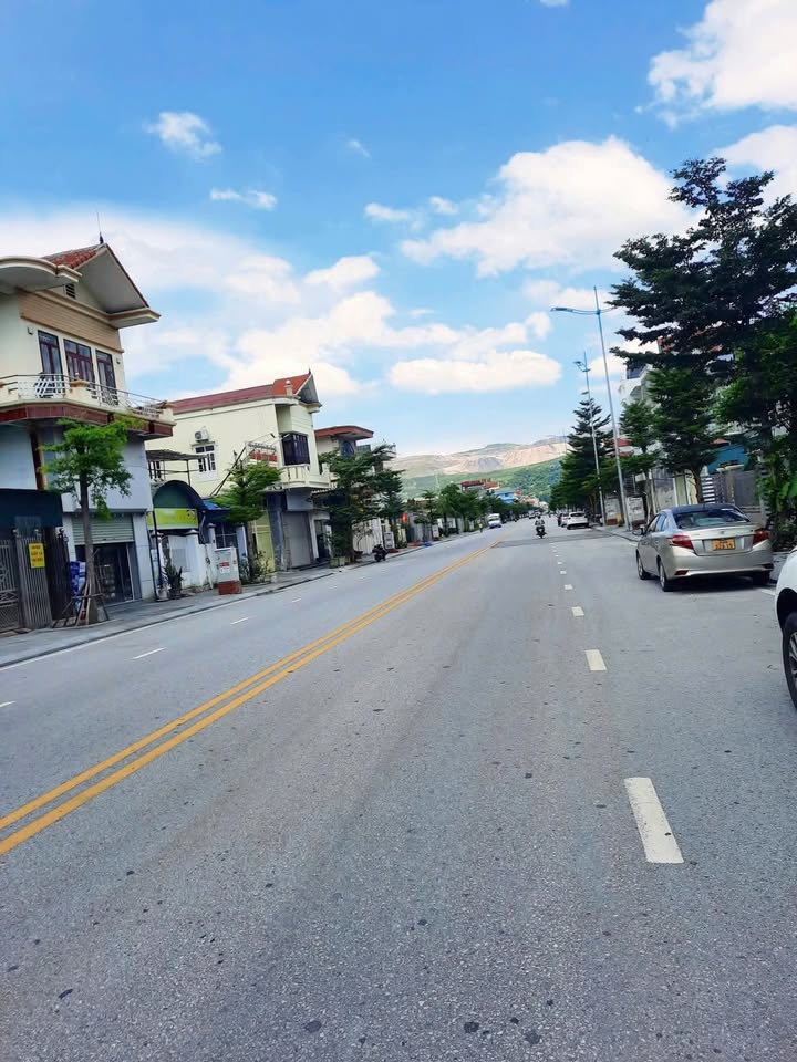 Nhà mặt đường Vũng Đục, Cẩm Phả 85m² giá 3 tỷ - Kinh doanh thuận lợi!