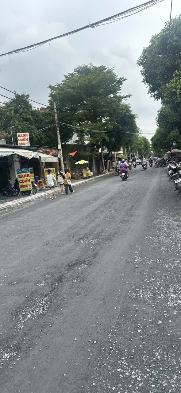 Bán gấp FrontHouse Thủ Đức 88m² giá 8.8 tỷ - Kinh doanh đỉnh, mặt tiền lớn!