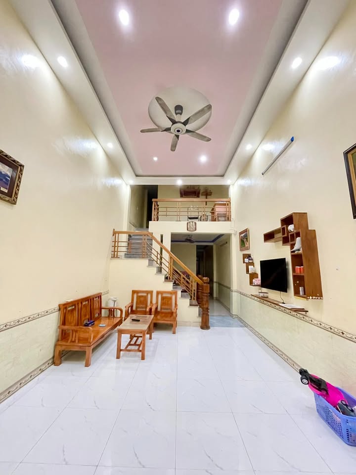 Nhà riêng tại Lê Hoàn, 88m² giá 1 tỷ - Sẵn sàng giao dịch ngay!