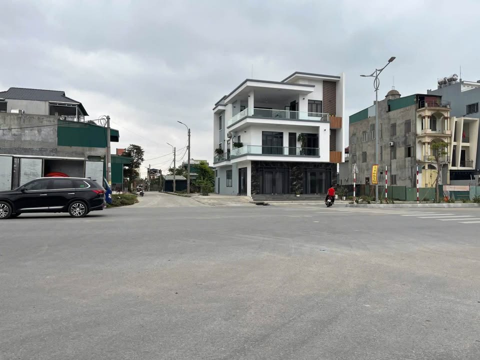 Đất nền 370m² tại Lạc Thanh, Uông Bí - Giá chỉ 1.39 tỷ, cơ hội đầu tư tuyệt vời!