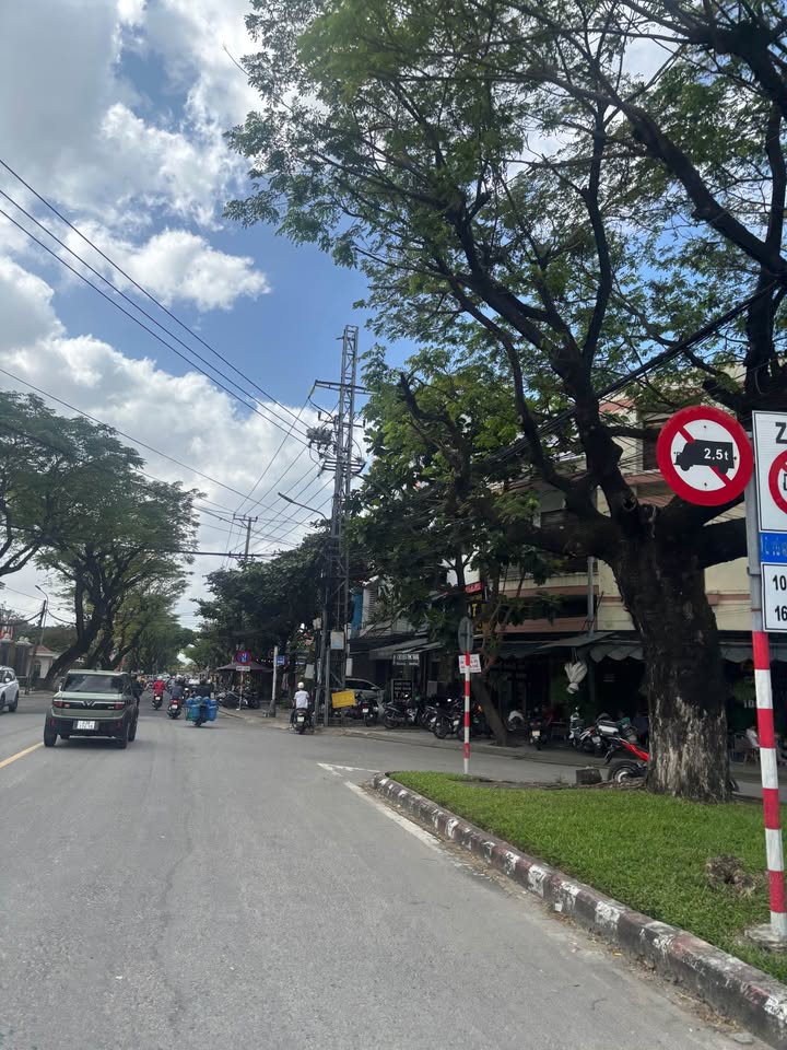 Nhà mặt tiền Trưng Nữ Vương Đà Nẵng 90m² giá 12.5 tỷ - Vị trí kinh doanh đắc địa!