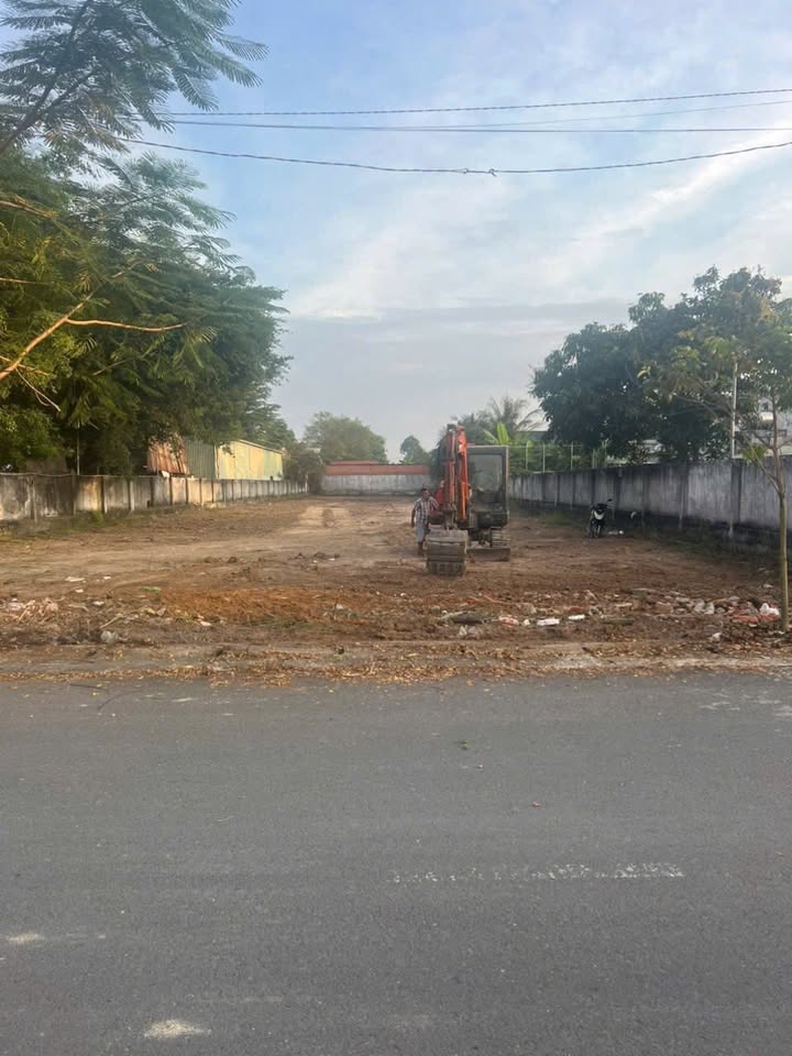 Bán đất kho bãi, gara, xưởng 1.755m² giá 30.195 tỷ - Vị trí đẹp tại Thủ Dầu Một!