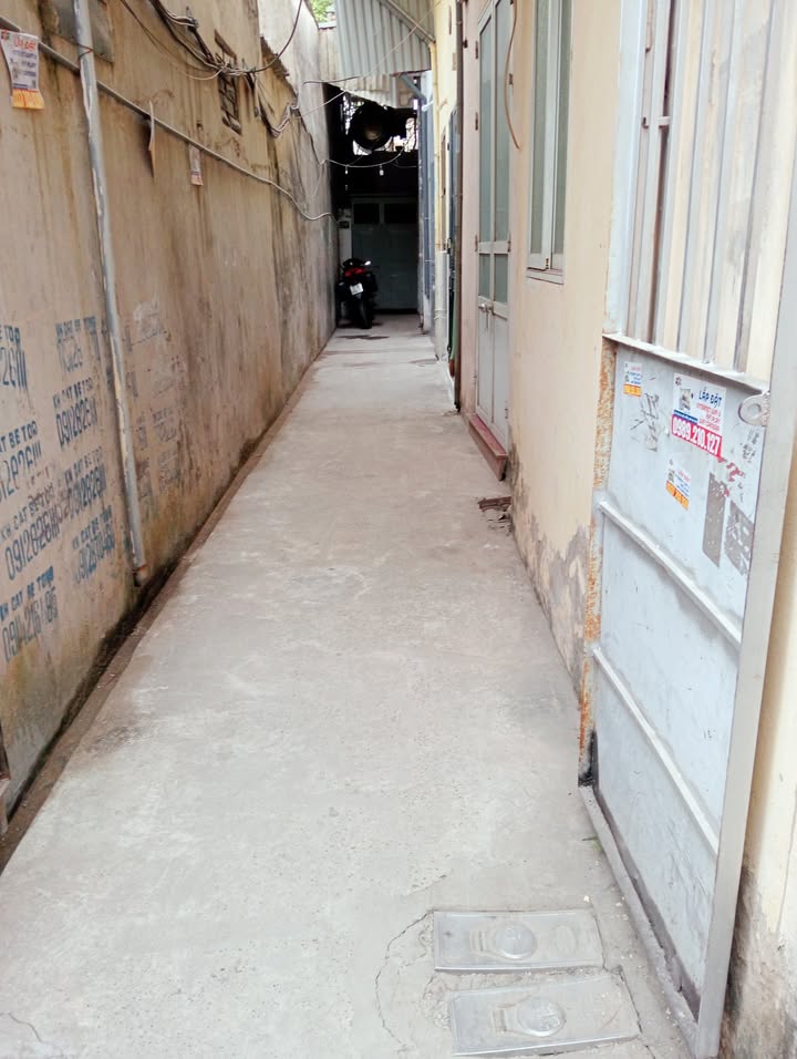 Nhà lô góc Kim Giang 32m² giá 1.5 tỷ - Không gian thoáng đãng, gần khu đô thị Đại Kim!