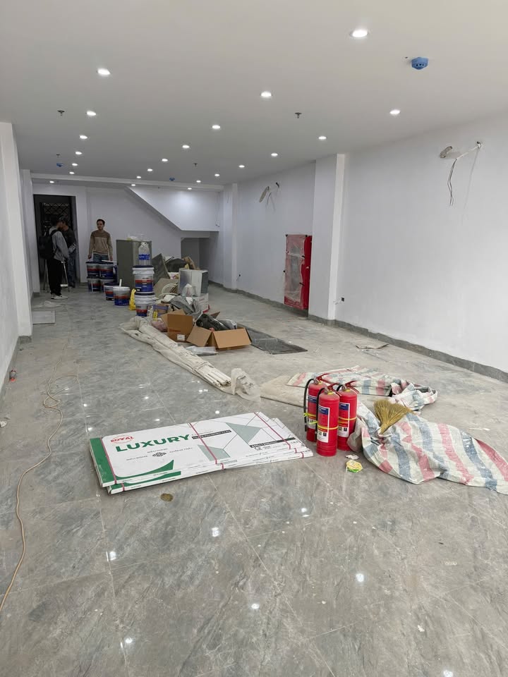 Cho thuê mặt bằng phố Khương Đình 80m² - Kinh doanh sầm uất, vỉa hè rộng rãi!