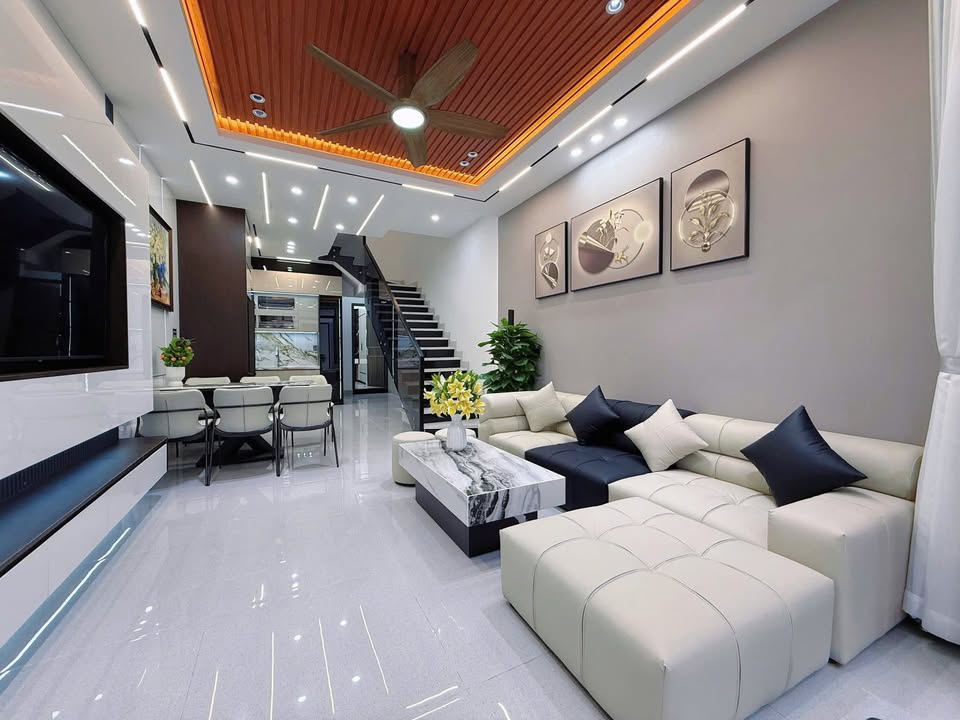 Nhà 3 tầng Ông Ích Khiêm, Hải Châu 59m² giá 5 tỷ - Full nội thất sang trọng!