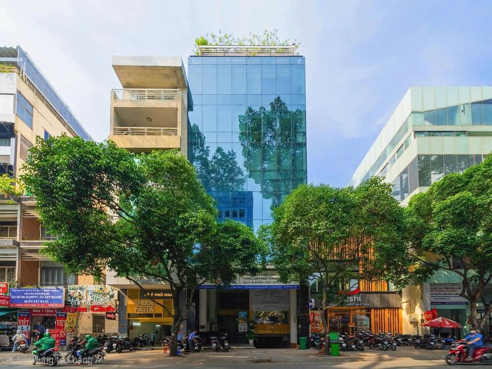 Cho thuê văn phòng mặt tiền đường Cao Thắng, Quận 3 - 100m² giá 22$/m² - An ninh 24/7