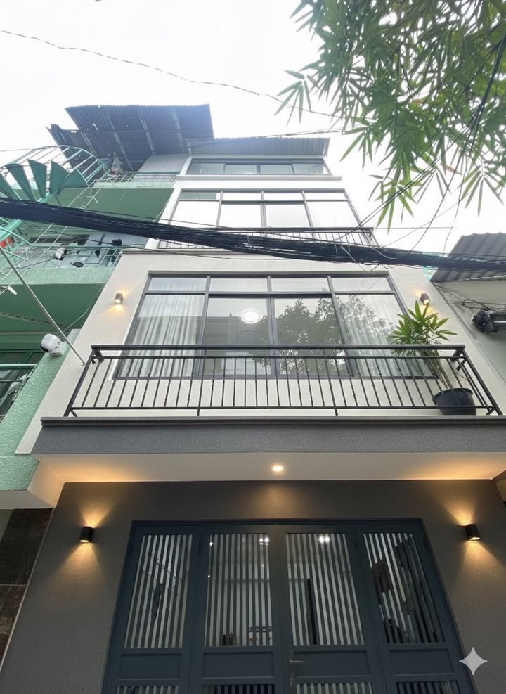 Nhà 4 tầng Quận 5 giá 5.75 tỷ - Đầu tư sinh lời ngay trung tâm!