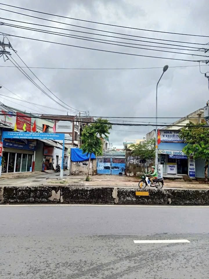 Bán lô đất mặt tiền đường Phan Văn Hớn 300.6m² - Tiềm năng đầu tư lớn!