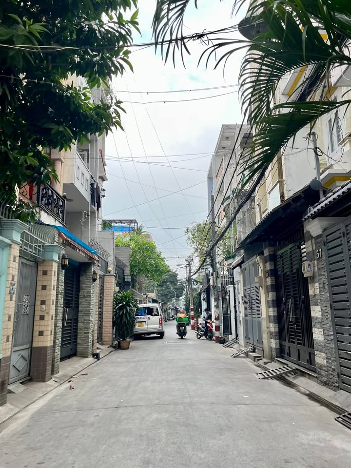 Nhà phố Đồng Đen, Tân Bình 94m² giá 9.2 tỷ - Hẻm xe tải tới nhà!