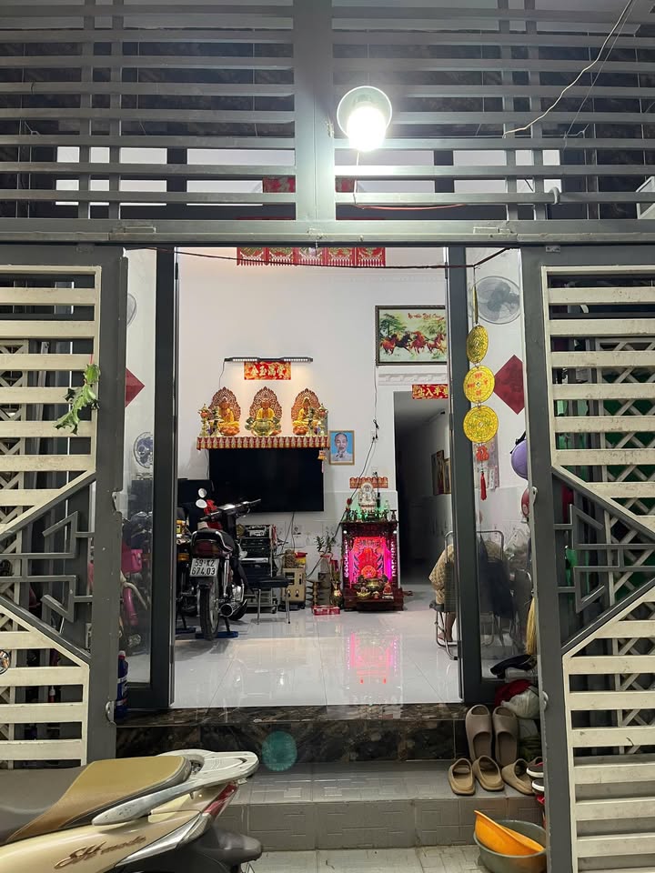 Nhà phố Bến Phú Định, Quận 8, 44m² giá 1.95 tỷ - Hẻm xe hơi vào tận nhà!