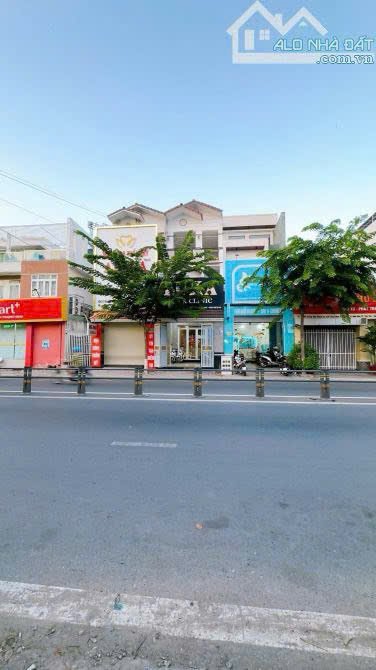 Nhà trệt 2 lầu mặt tiền đường Trần Hoàng Na, 90m² giá 10,9 tỷ - Cơ hội đầu tư tuyệt vời!