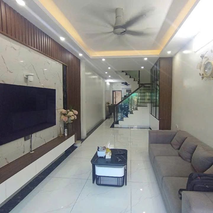 Nhà đẹp 50m² ở Đông Ngạc giá chỉ 10.9 tỷ - Sẵn sàng vào ở ngay!