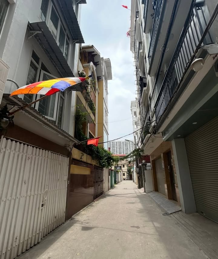 Bán nhà Cổ Nhuế - Bắc Từ Liêm 54m² giá 12 tỷ - Thiết kế hiện đại, thang máy tiện lợi!