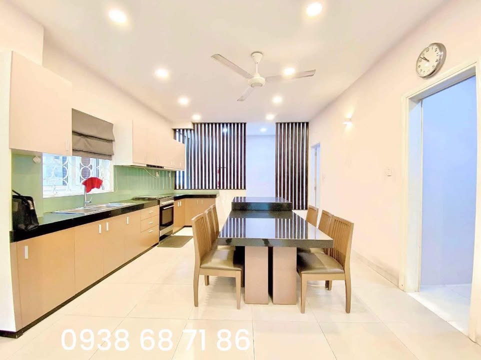 Căn hộ dịch vụ mặt tiền Lê Văn Việt, Thủ Đức, 160m² - Giá thỏa thuận hợp lý!