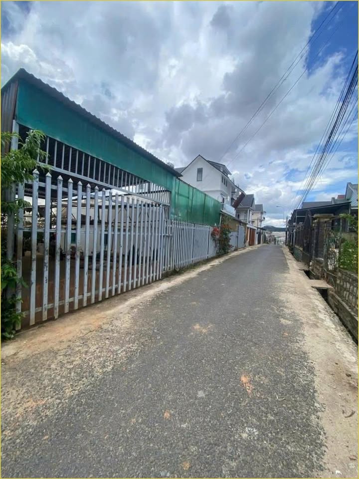 Nhà bán hẻm ô tô P11 Đà Lạt 415m² giá 12.8 tỷ - Gần Hồ Than Thở!