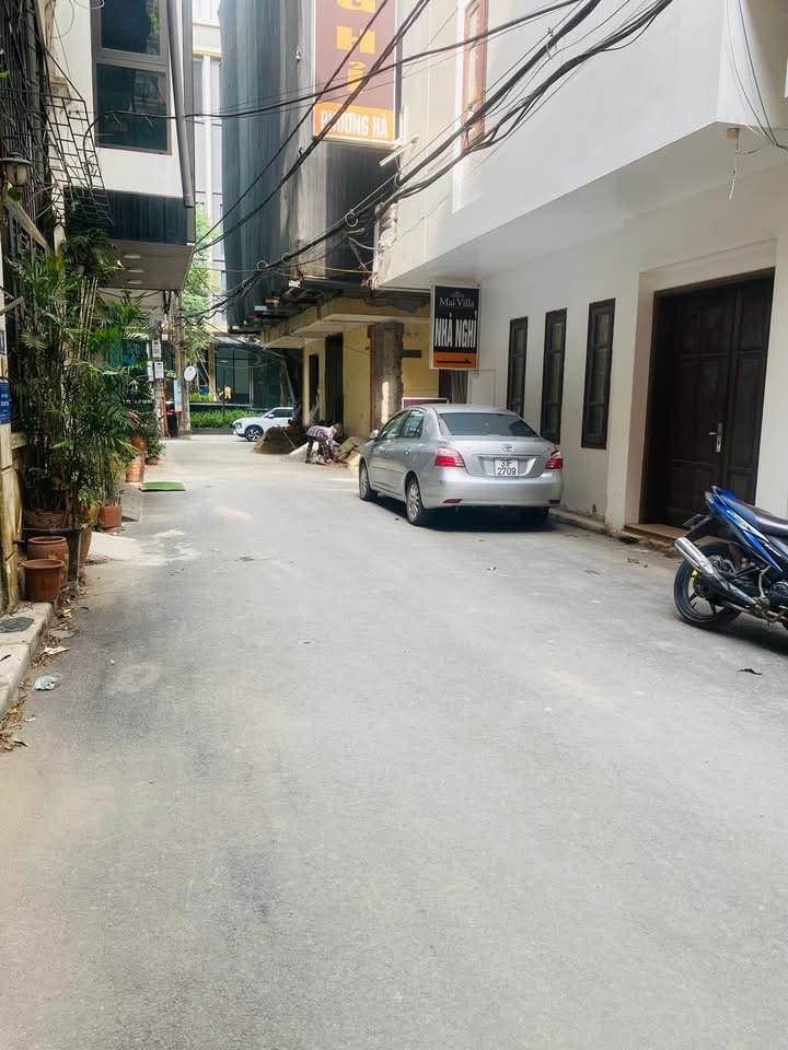 Nhà riêng Lạc Long Quân, Tây Hồ 155m² giá 76 tỷ - Kinh doanh sầm uất!