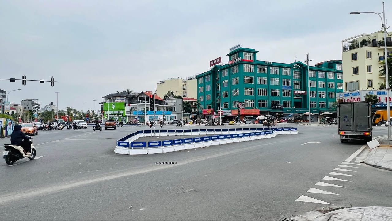 Nhà phố Ngọc Thụy, 95m², giá 24.5 tỷ - Vị trí sầm uất, kinh doanh đắc địa!