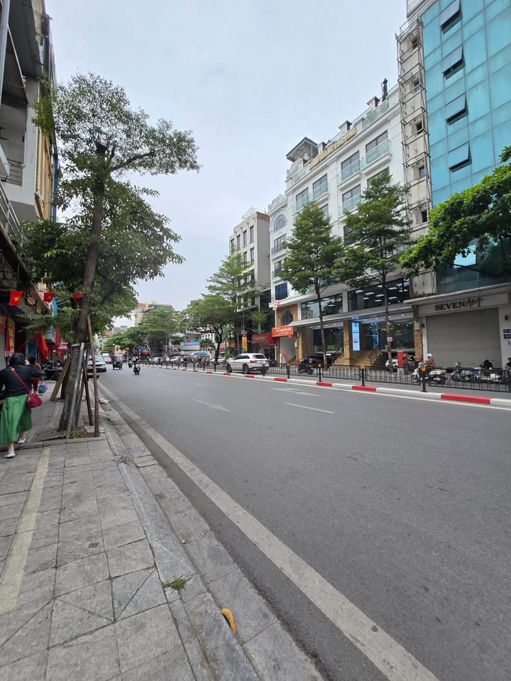 Nhà mặt phố Tôn Đức Thắng, Đống Đa 38m² giá 20 tỷ - Kinh doanh đỉnh cao!