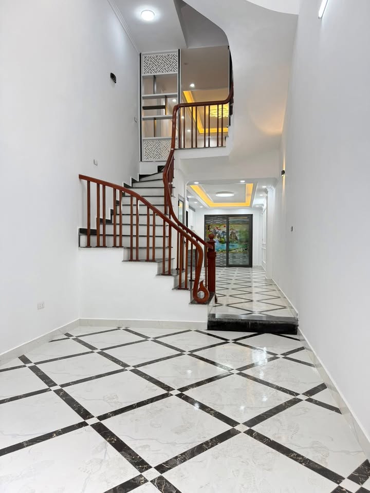 Nhà 5 tầng Yên Ngưu 48m² giá 800 triệu - Đầy đủ công năng, vị trí thuận lợi!