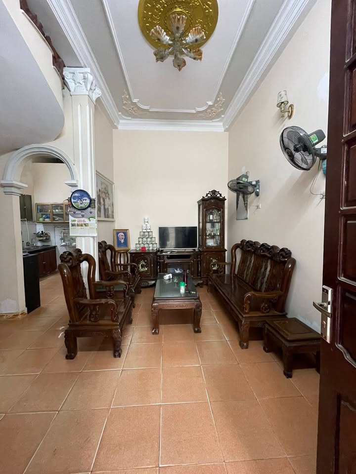 Nhà nguyên căn cho thuê tại Ngõ 4 Đỗ Hành, 3 phòng ngủ - Chỉ cần xách vali vào ở!