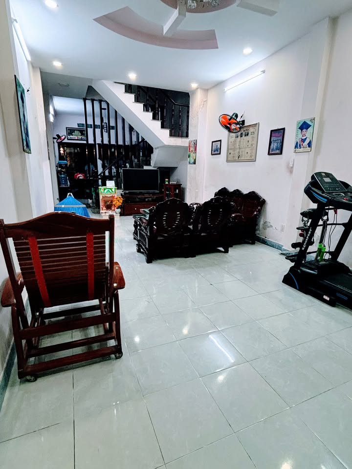 Nhà phố 1 trệt 1 lầu tại Tăng Nhơn Phú A, Quận 9, giá 6.5 tỷ - Sẵn sàng vào ở!