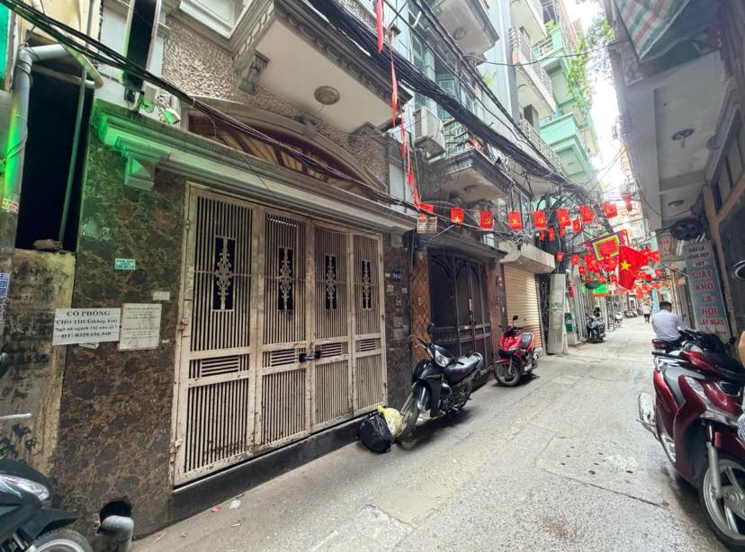 Nhà phố Chùa Láng 50m² giá 12.2 tỷ - Đầu tư sinh lời ngay!