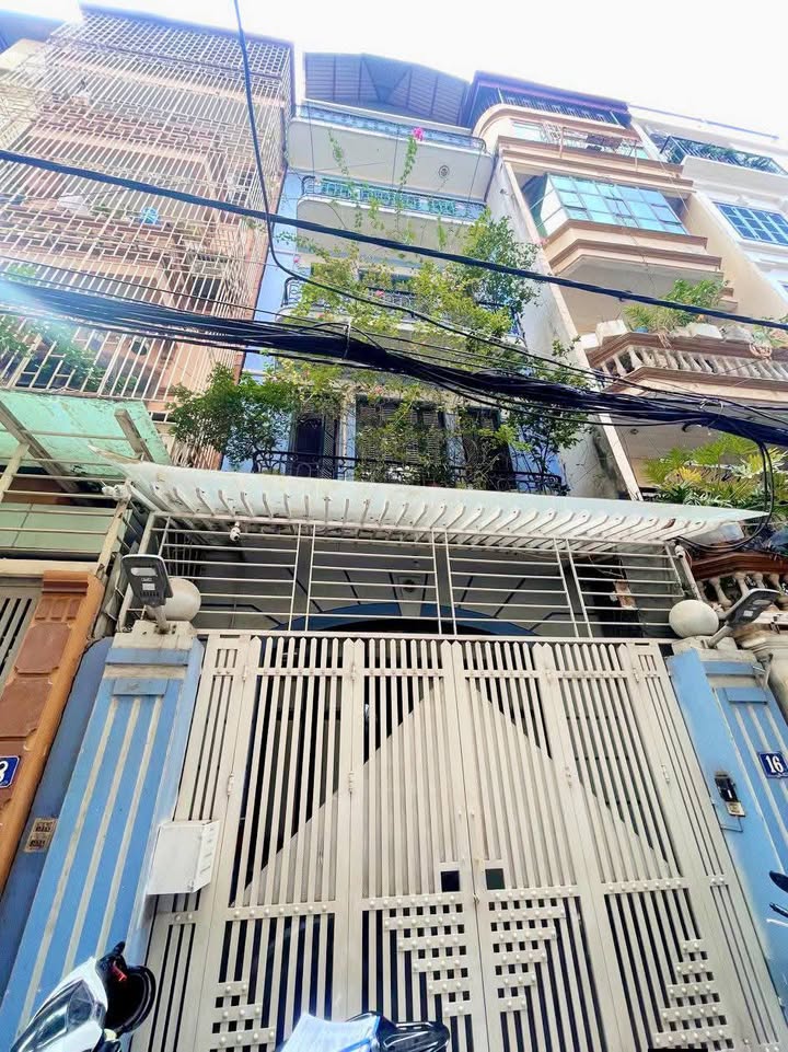 Nhà FrontHouse Dịch Vọng 50m² giá 20.6 tỷ - Ô tô tránh, vào ở ngay!