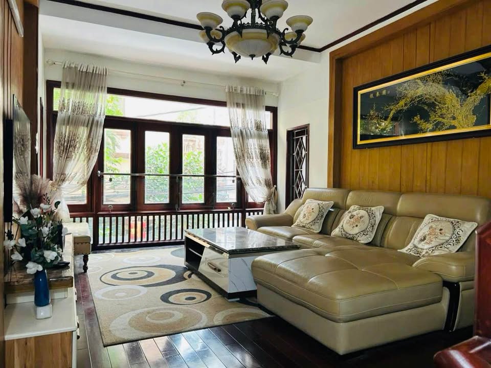 Nhà Đẹp Lạc Long Quân 50m² giá 19.8 tỷ - Thiết kế hiện đại, view Hồ Tây!