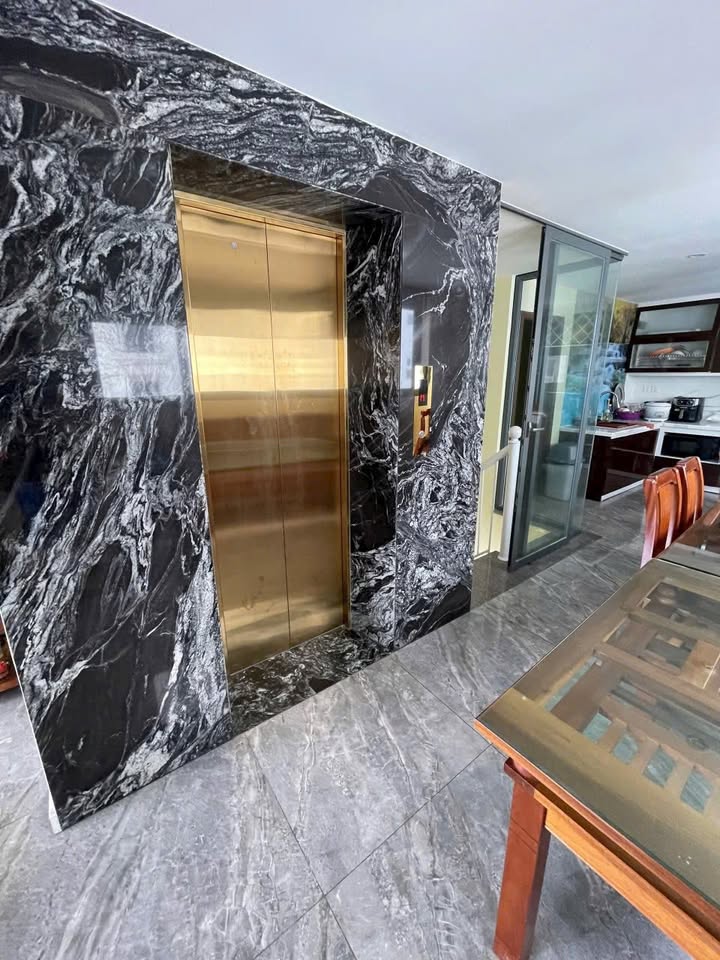 Khách sạn 9 tầng Trần Phú Nha Trang 71m² giá 25 tỷ - Sẵn sàng vận hành ngay!