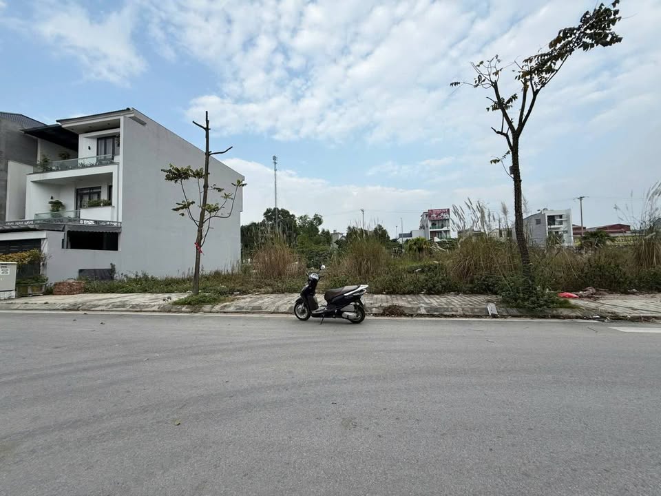 Đất biệt thự khu Đô thị Lạc Ngàn, 180m² giá 9 tỷ - Đầu tư sinh lời!