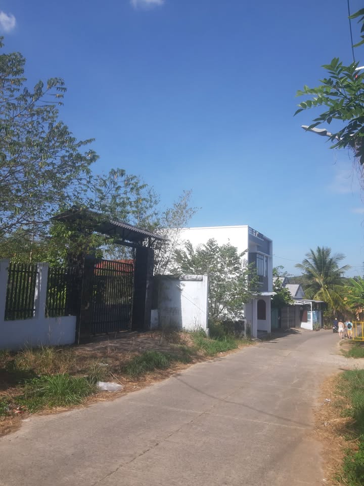 Đất thổ cư 118m² tại Phú Quốc giá 2.7 tỷ - Sổ đỏ chính chủ, vị trí đẹp!