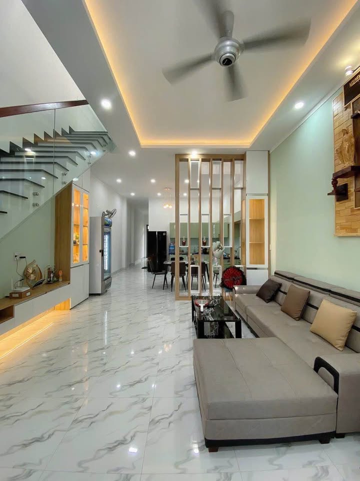 Nhà Đẹp Đường C - Cư Êbur 150m² giá 3.15 tỷ - Sẵn sàng vào ở ngay!