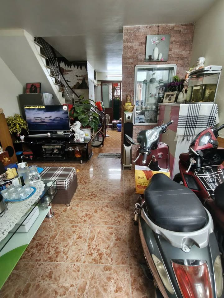 Nhà 2 tầng mặt ngõ thông Lê Lai, 37.4m², giá 2.25 tỷ - Cơ hội đầu tư tuyệt vời!
