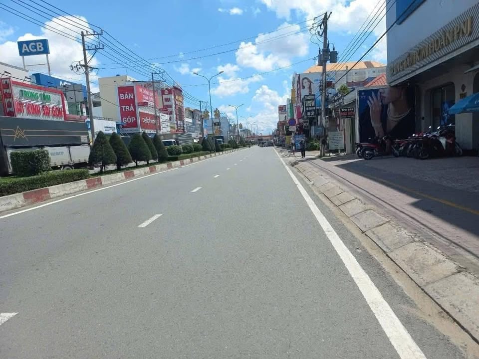 Nhà mặt tiền đường Nguyễn Hữu Thọ, Bến Lức, 150m² giá 15 tỷ - Vị trí kinh doanh đắc địa!