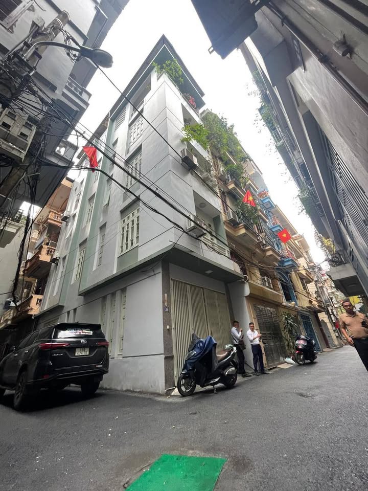 Nhà phố Dương Quảng Hàm 50m² giá 19.8 tỷ - Gara ô tô vào nhà!