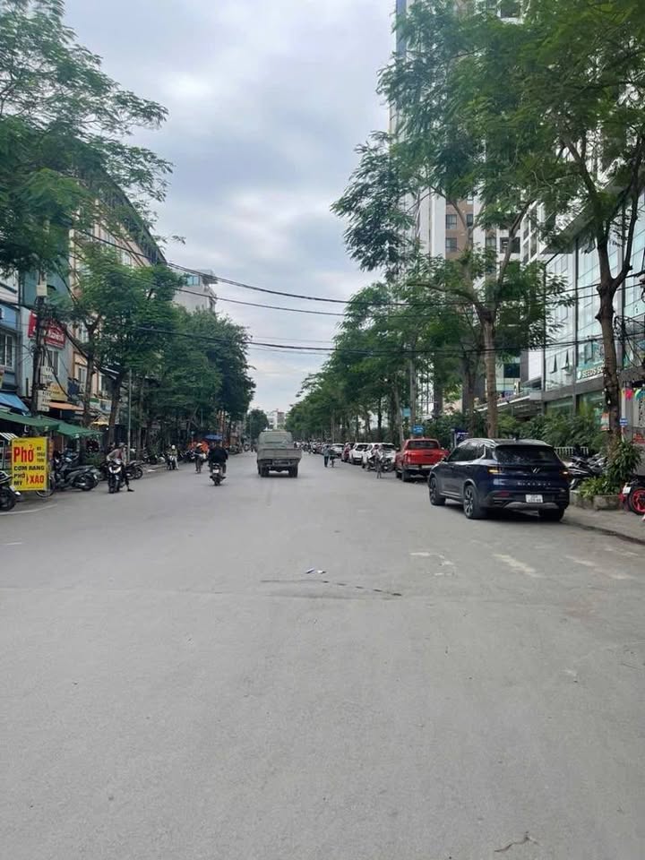 Đất Hạ Đình 90m² giá 20 tỷ - Mặt hồ, lô góc tuyệt đẹp!