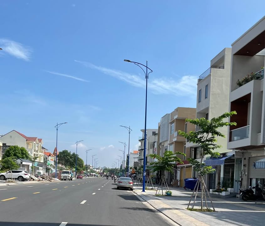 Nhà mặt tiền đường Lê Quang Định, Thắng Nhất, Vũng Tàu 100m² giá 12.9 tỷ - Vị trí đắc địa cho kinh doanh