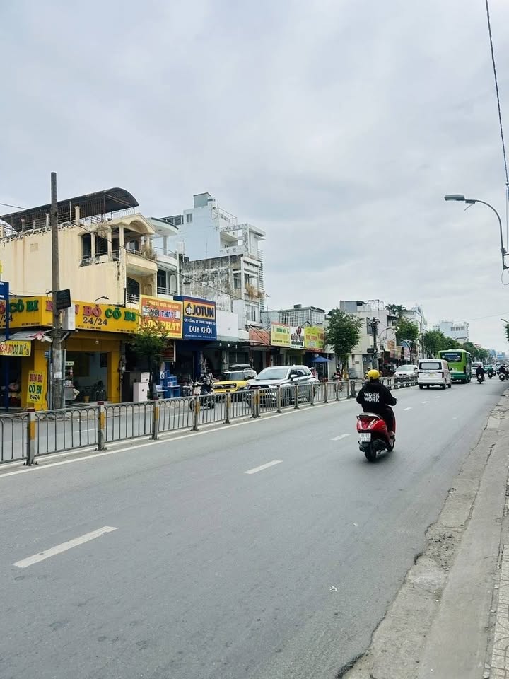 Nhà mặt tiền Trường Chinh, quận Tân Bình 200m² giá 32.5 tỷ - Kinh doanh sầm uất!