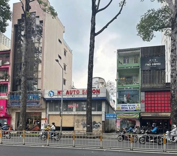 Đất 3 mặt tiền Trần Hưng Đạo, Quận 1, 299m² - Cơ hội đầu tư hiếm có!