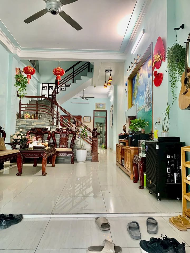 Nhà 3 tầng Phú Xuân Thái Bình 71m² giá 3.X tỷ - Thiết kế hợp lý, nội thất đầy đủ!