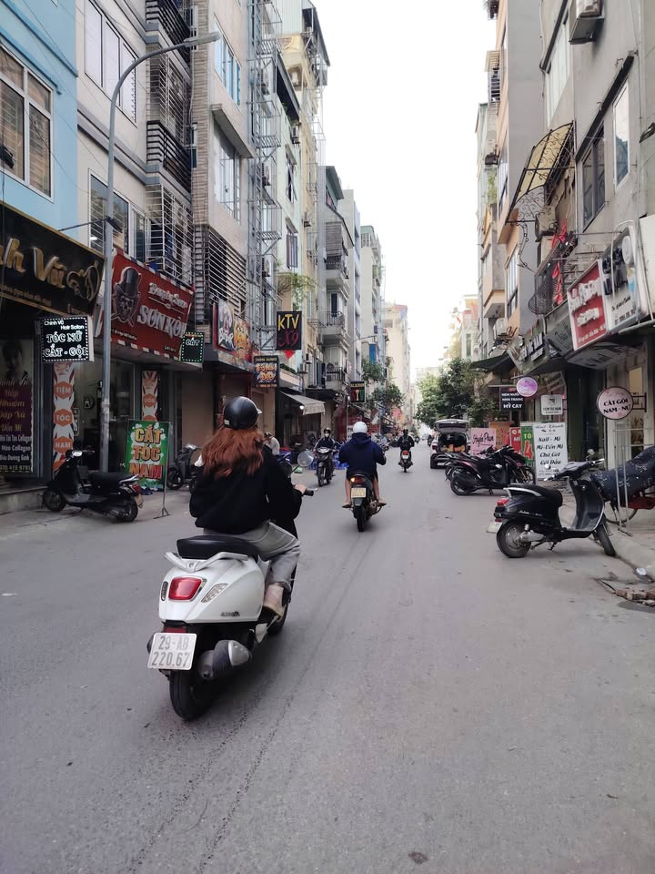 Nhà phố Khuất Duy Tiến, Thanh Xuân 32m² giá 8 tỷ - Kinh doanh thuận lợi!