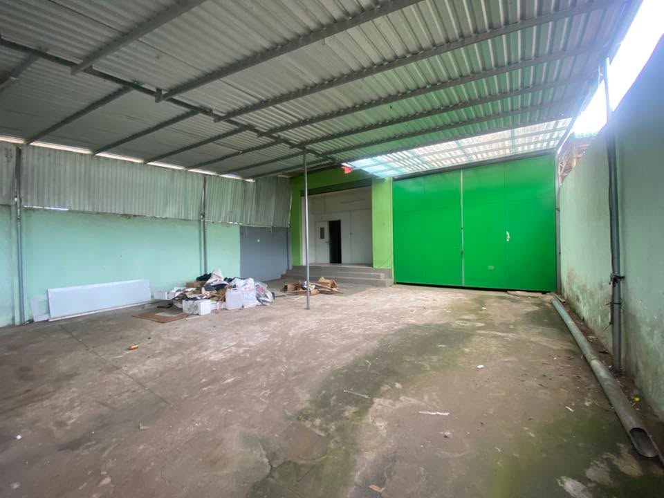 Kho cho thuê mặt tiền Hồ Thị Hương 700m² giá 10 triệu - Khu vực thuận tiện xe lớn ra vào!