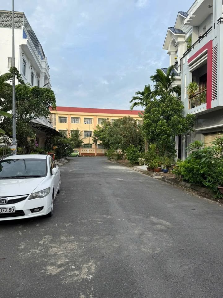 Nhà phố Cái Răng 162m² giá 10.2 tỷ - Sẵn sàng vào ở ngay!