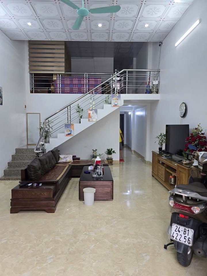Nhà C4 gác lửng Phường Cam Đường 100m² giá 2.4 tỷ - Vị trí thuận lợi, chính chủ bán gấp!