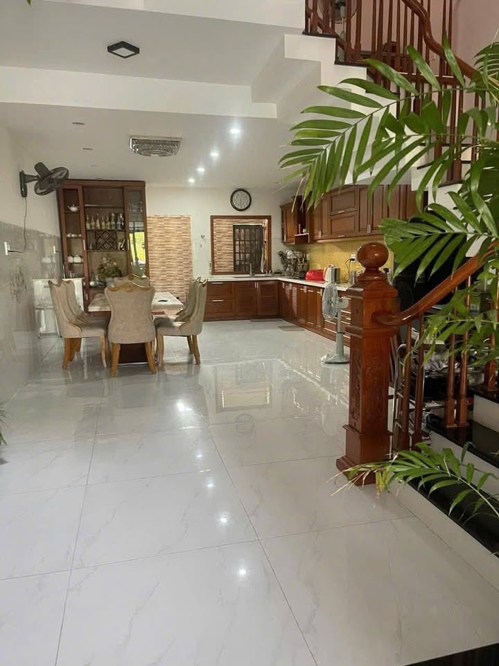 Nhà 3 tầng đường Diên Hồng, quận Cẩm Lệ, Đà Nẵng 290m² - Nhà đẹp, hiện đại chỉ 9.5 tỷ!
