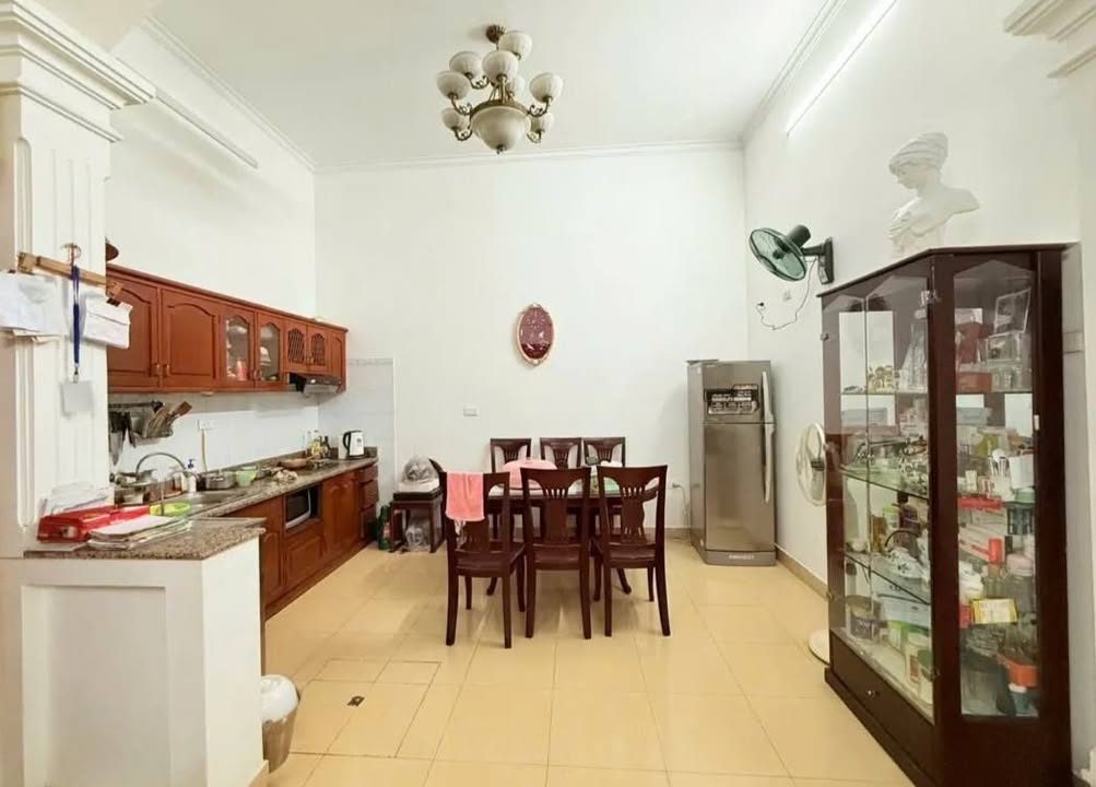 Bán nhà Cầu Giấy 41.5m² giá 8.6 tỷ - Ngõ thông, an sinh đỉnh!